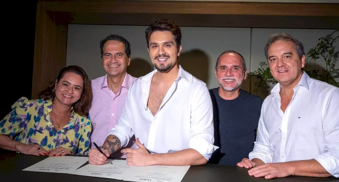 Parceria de sucesso: Luan Santana renova com a Sony Music de olho no mercado global